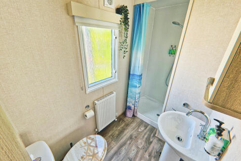 Rosa Bathroom 1