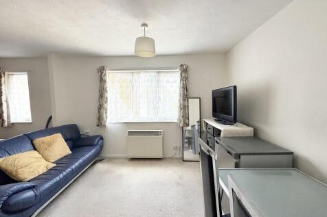 Lounge/Dining Area