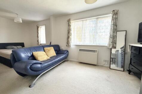 Lounge/Dining Area