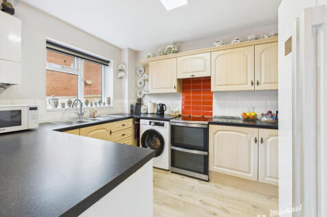 CAM03852G0-PR0540-STILL008