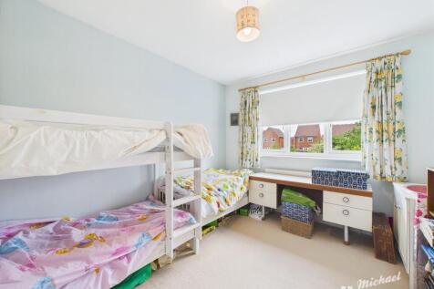 CAM02773G0-PR0304-STILL022