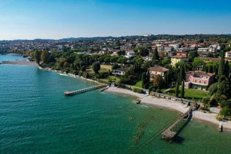 Renovated period vil