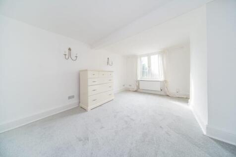 4 Mill Lane bedroom 1.jpg