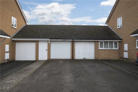 Garage / Parking