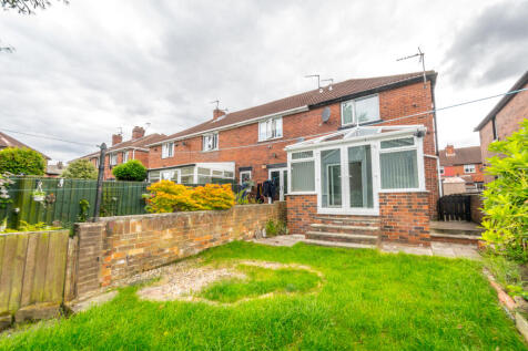 LETS GO LEEDS PROUDLY OFFER THIS THREE BEDROOM SEMI DETACHED HOUSE SITUATED WITHIN EASY WALKING DISTANCE OF MORLEY TOWN CENTRE AND ALL ITS AMENTIES. THIS PROPERTY IS IDEAL FOR A FAMILY OR PROFESSIONA