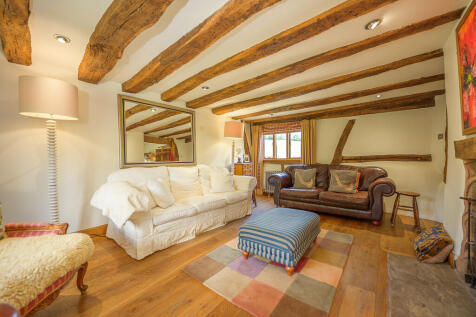 THe Farmhouse Woo...