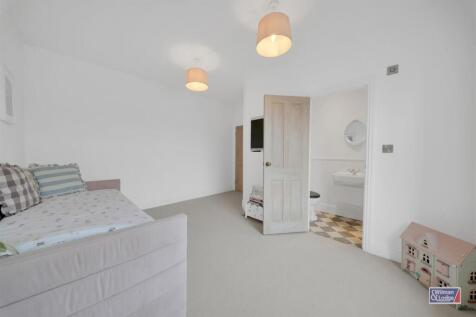 6 Bed, End Terrace, Silsden