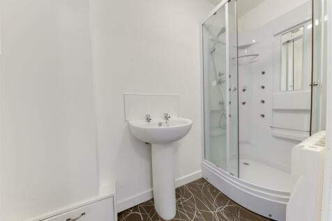 Flat Example 2 Shower