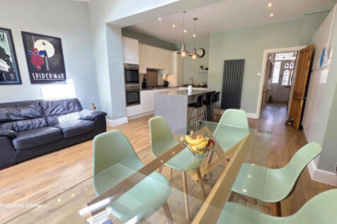 3 bed end terrace for sale Park View Crescent, Ne