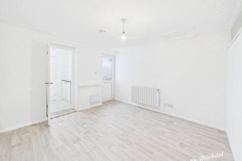 CAM02773G0-PR0372-STILL003