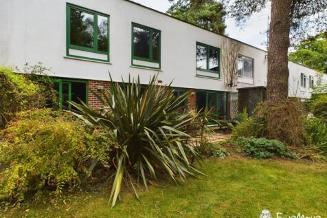 CAM02877G0-PR0053-STILL028