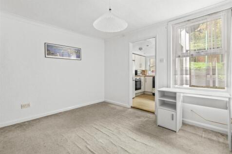 64 Temple End, HP13 5DS-8.jpg