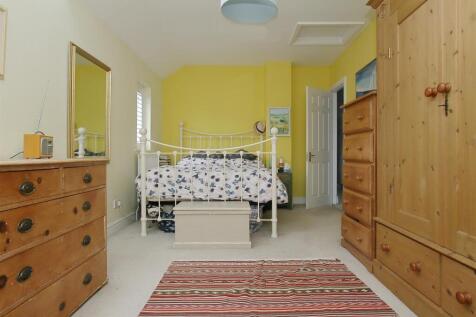 The Arches - Main Bedroom