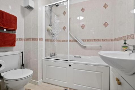 2 bed, 2 bath Retirement Property in Glasgow - Photo 15