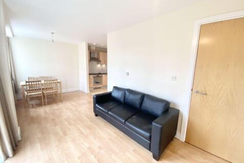 The Horizon building is a superb modern block offering spacious and comfortable living within a great location. Wandsworth Town (National Rail) and Clapham Junction (Overground, National Rail) are bot