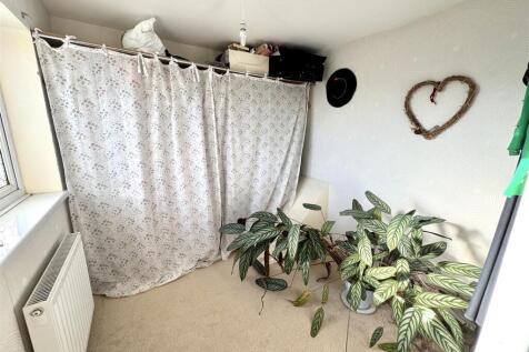 DRESSING ROOM/BEDROOM 3