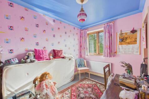 CAM03972G0-PR0162-STILL004.jpg