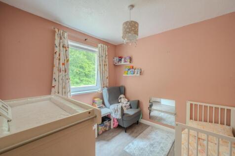 14 Neath Court-3.jpg