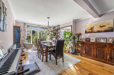 60 Bassett Gardens, Isleworth TW7 4QY-10.jpg