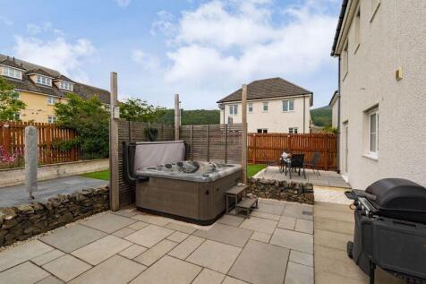 4 bed, 2 bath Detached in Leeds - Photo 21