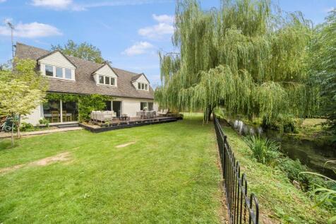 Rear Garden & River Bourne