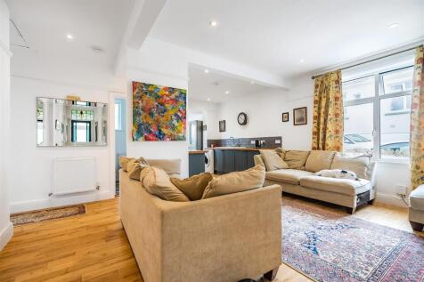 Sitting Room/Kitchen