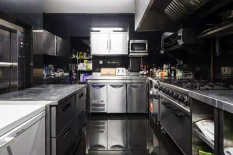 6 bed, 9 bath Town House in London - Photo 11
