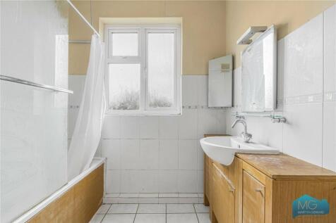 3 bed, 1 bath Semi-Detached in bristol - Photo 4