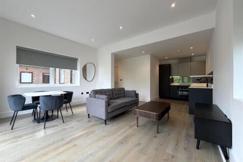 Living Room pic 9.jpeg