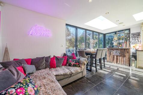 Kitchen/dining/family room