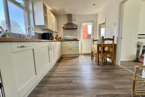 L- Kitchen