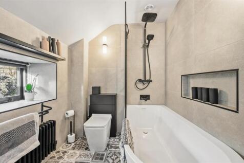 Saxton Mee Well Yard 0011.jpg