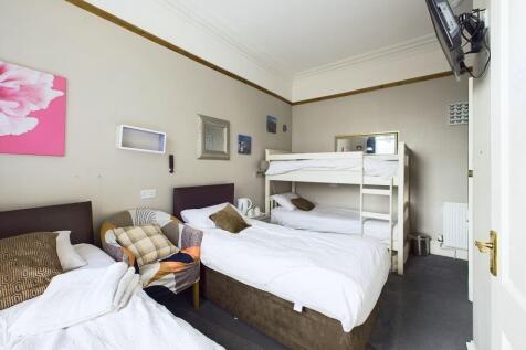 CAM03481G0-PR0082-STILL013