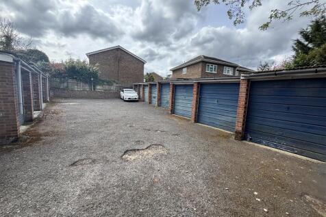 GARAGE & PARKING
