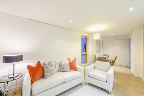 Lovely apartment with a modern finish & sleek open plan layout making it a lovely home to entertain or relax in comfort. There is a concierge, wood flooring & comfort cooling. With 2 double bedrooms &