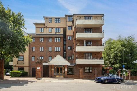 A well presented 3 double bedroom flat located on the 3rd floor of this popular block