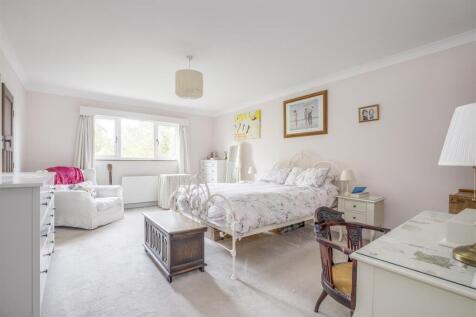 38 Wycombe Road, HP15 6RY-3.jpg