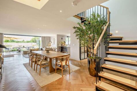 Sitting/Dining Room