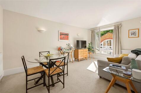 Available September Located in one of Islington's most desirable residential areas, this beautifully presented first-floor apartment offers generous proportions, ample natural light, and an exceptiona