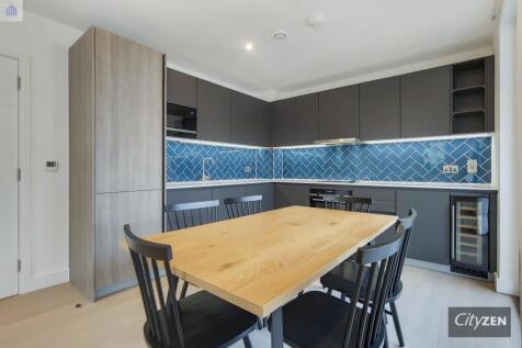KITCHEN/DINING AREA