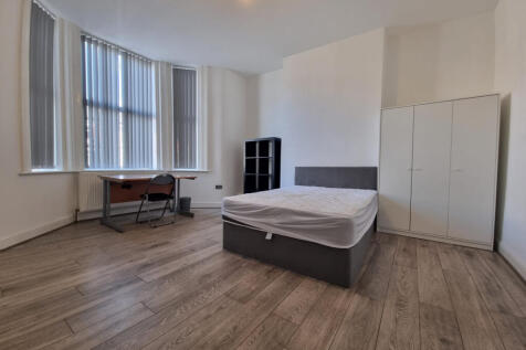9 Bedroom House | Dickenson Road |