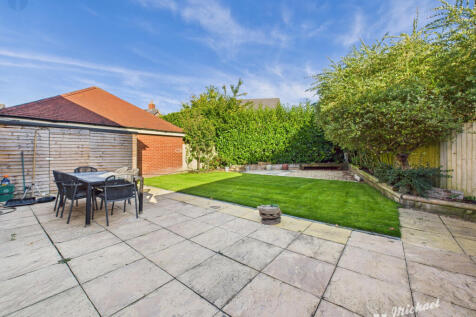 CAM03852G0-PR0427-STILL019