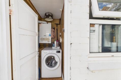 Outside space with boiler and washing machine