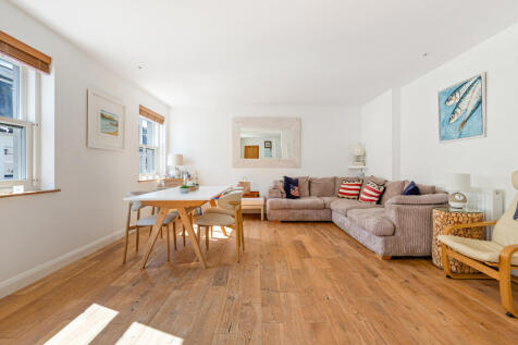 Sitting/Dining Room