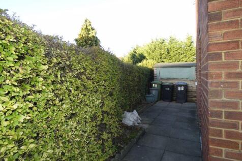 Side access to Rear garden