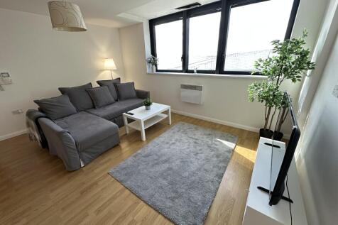** Zero Deposit Guarantee Available **
Available Now! Fantastic One Bed Apartment in the Iconic Mann Island development. Mann Island is located in the heart of Liverpool City Centre and offers the ver