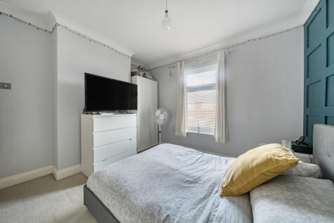 1373105-9-6900c77...