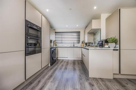 2 Partridge Gardens, Waterlooville-PorticoMarketin