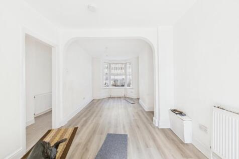 CAM03151G0-PR0042-STILL009