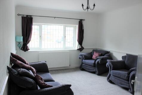 Springers are delighted to offer this Furnished extra large 1 bedroomed flat for rental £825.00 above shop. This flat is Double Glazed, Central Heated, good Size Lounge, large bedroom, Kitchen/Diner,